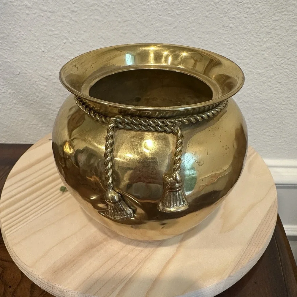Vintage‎ 1999 Vase 5.5 Inch Rope Tassel Solid Hammered Yellow Brass Elegant Tags